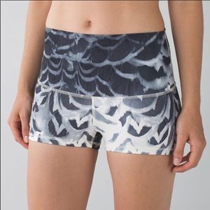 NWOT Lululemon Boogie Short Roll Down